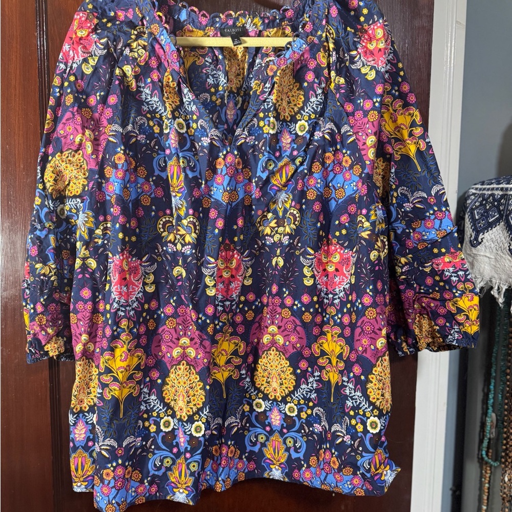 TALBOTS PLEATED SLEEVE POPLIN TOP - FLORAL MEDALLION - Picture 6 of 7